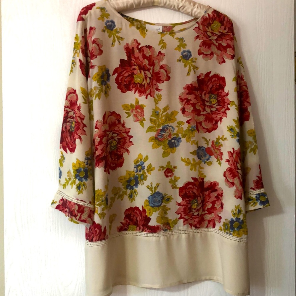 Beautiful flowing J Jill blouse